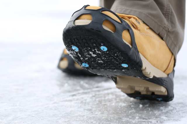 Certifikovaná pracovní a ochranná pomůcka na led a sníh